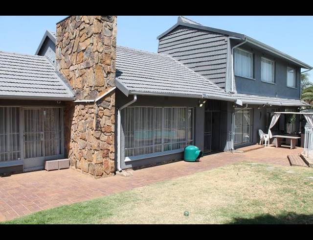 6 BEDROOM HOUSE FOR SALE IN DOWERGLEN